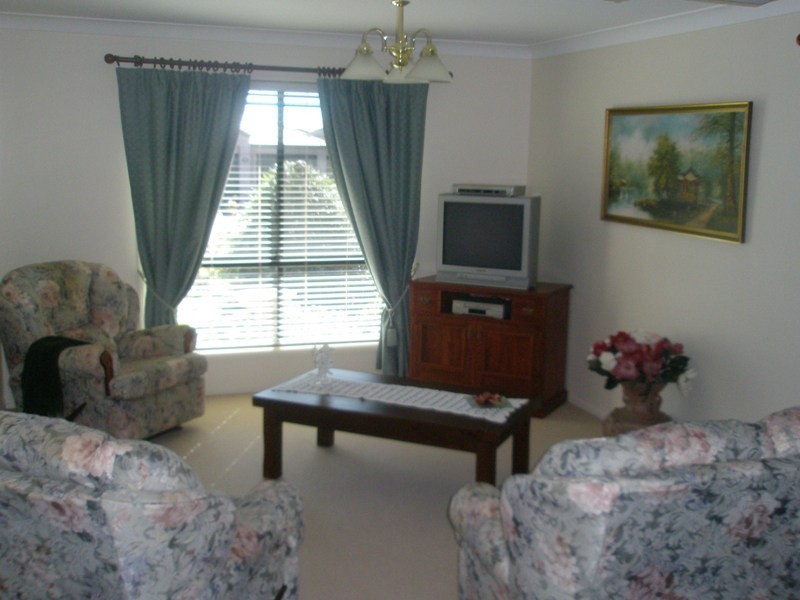 8 Jake Court, Middle Ridge QLD 4350