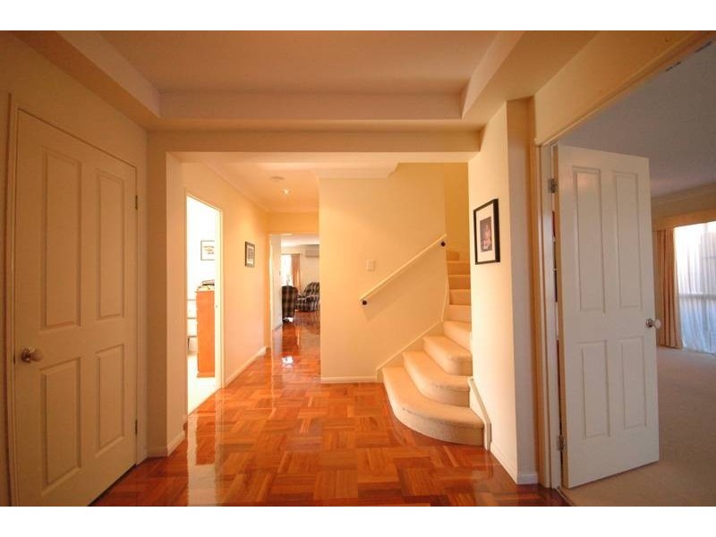 20 Scullin Street, Middle Ridge QLD 4350