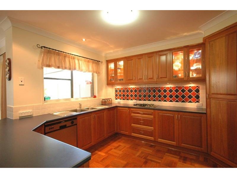 20 Scullin Street, Middle Ridge QLD 4350