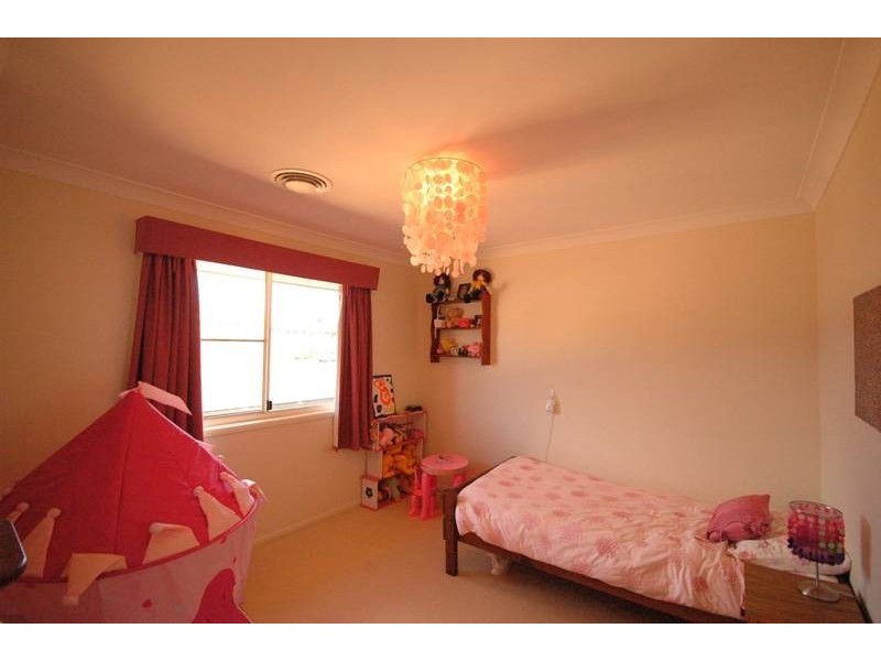 20 Scullin Street, Middle Ridge QLD 4350