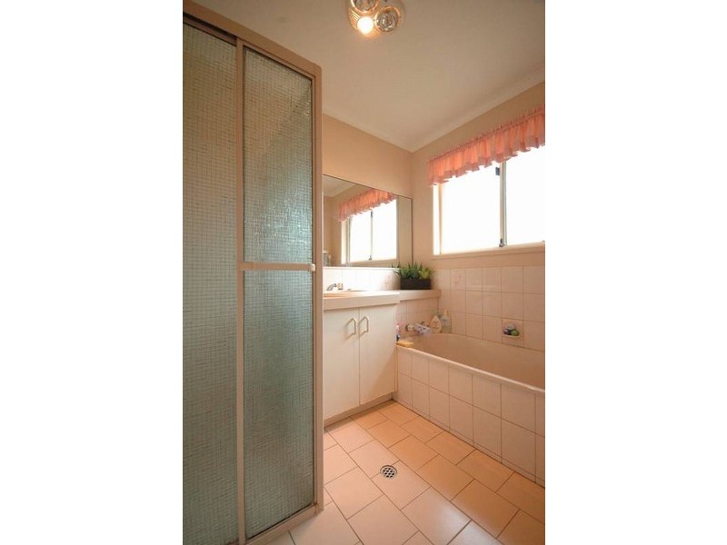 16 Lacebark Court, Glenvale QLD 4350