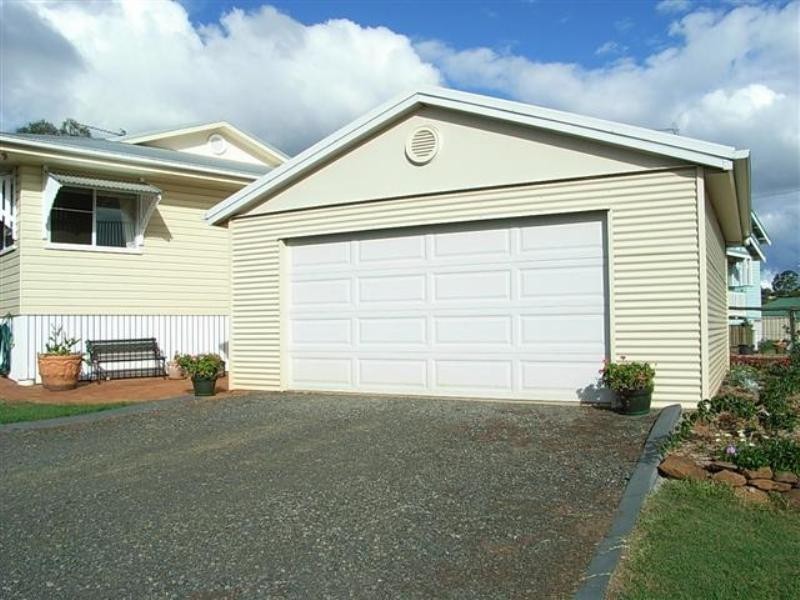 18 Manor Street, Drayton QLD 4350