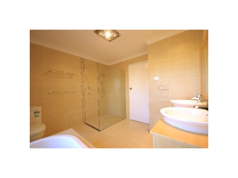 284 Hursley Road, Glenvale QLD 4350