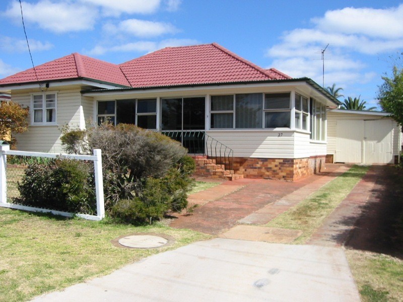 27 Blackdown Street, Harristown QLD 4350