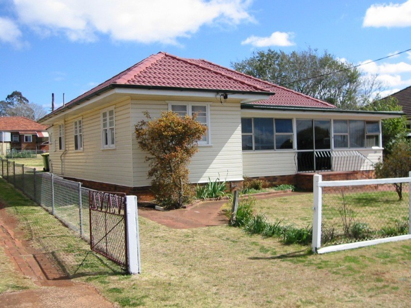 27 Blackdown Street, Harristown QLD 4350