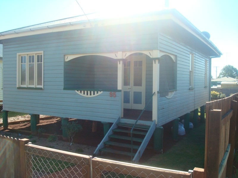 95 Taylor Street, Newtown QLD 4350