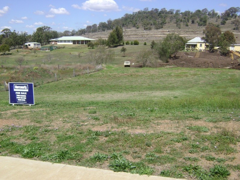 42 Phipps Drive, Meringandan QLD 4352