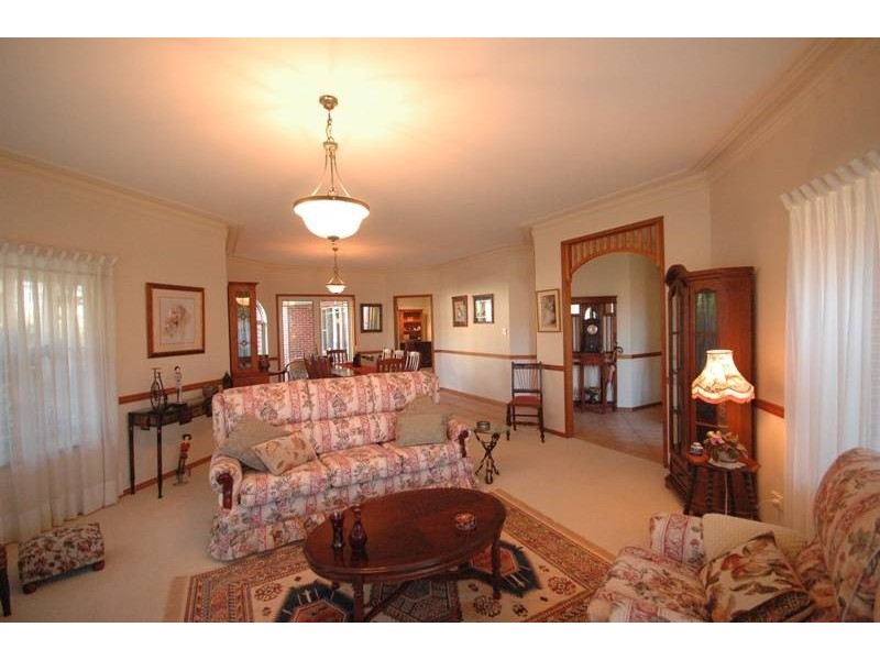 8 Purnawilla Court, Middle Ridge QLD 4350