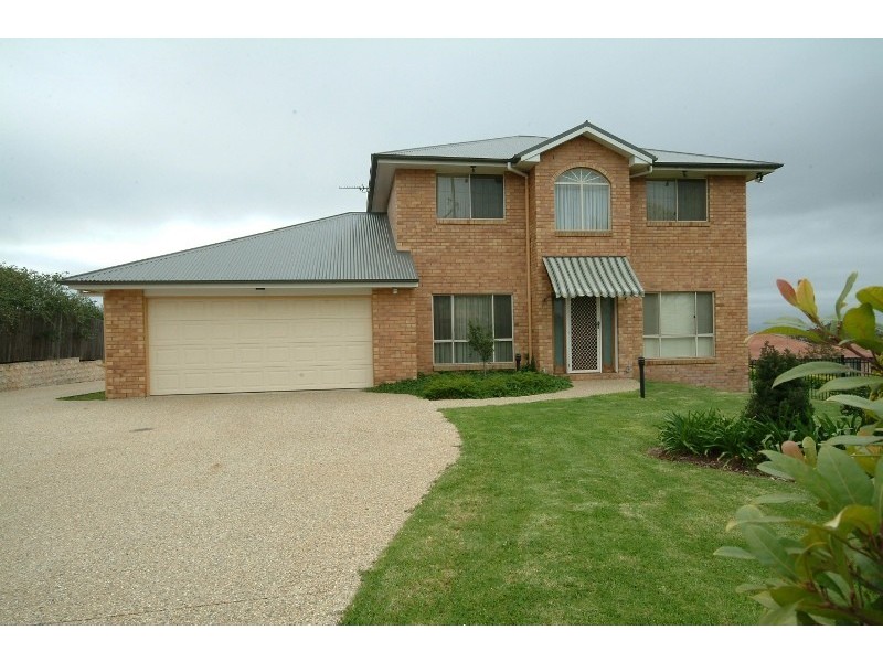 25 Warana Avenue, Mount Lofty QLD 4350