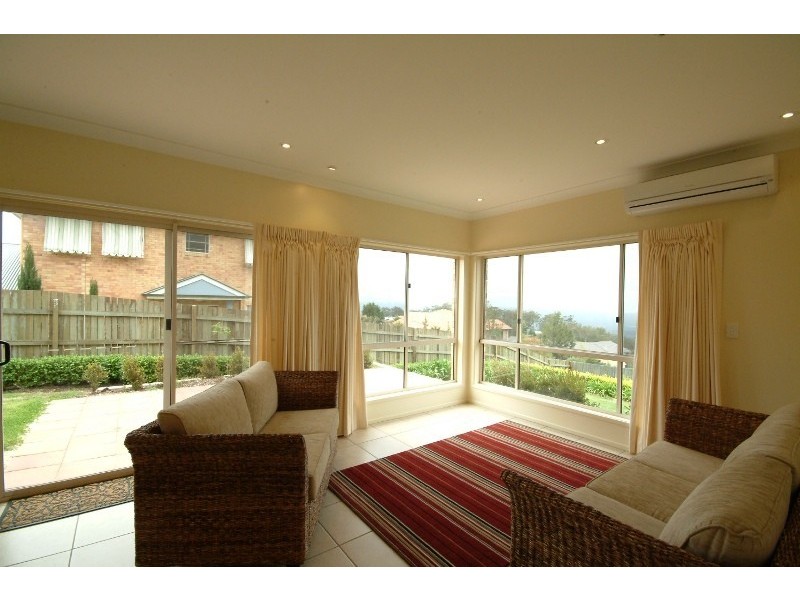 25 Warana Avenue, Mount Lofty QLD 4350