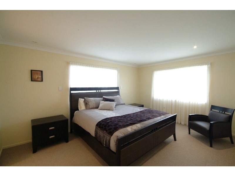 25 Warana Avenue, Mount Lofty QLD 4350