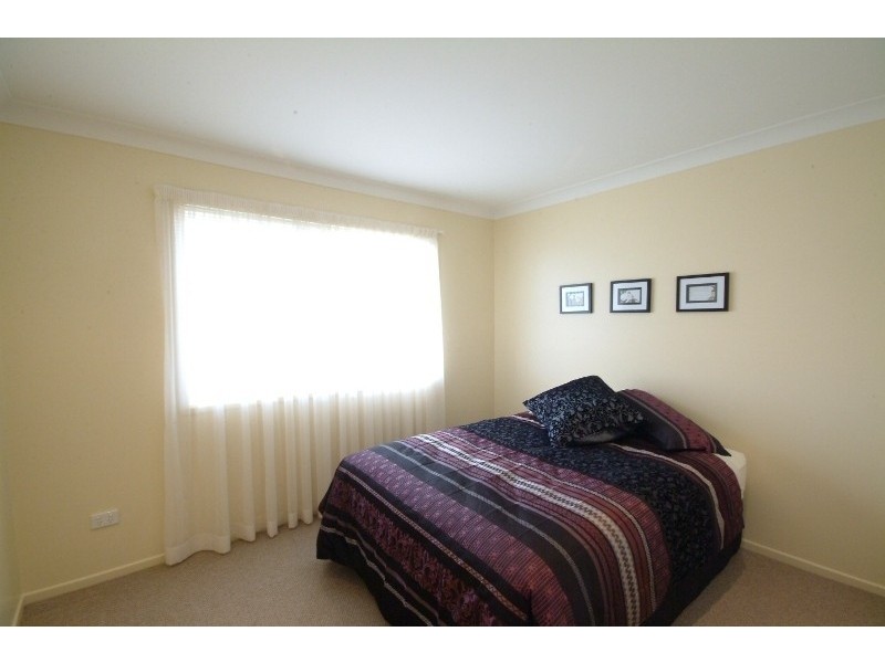 25 Warana Avenue, Mount Lofty QLD 4350