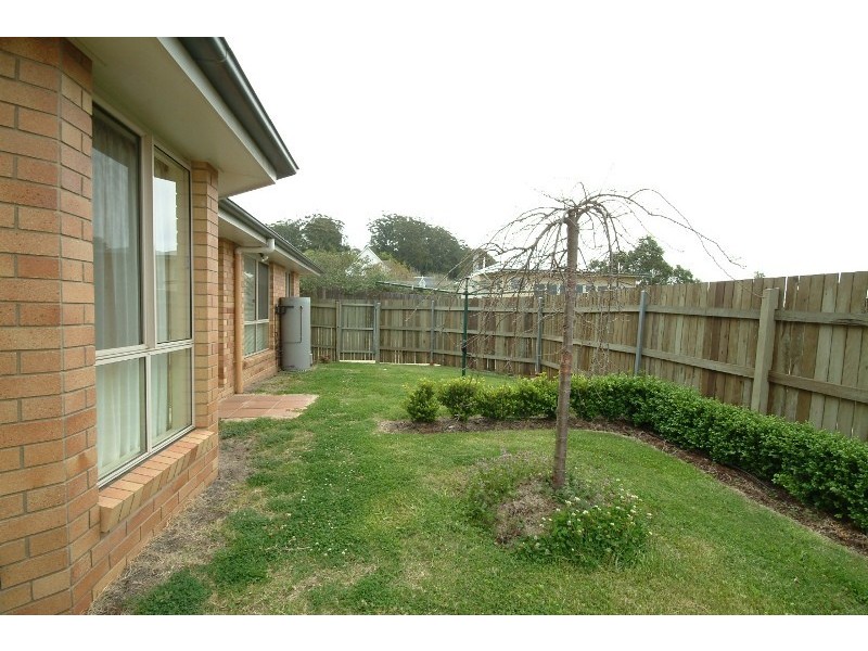 25 Warana Avenue, Mount Lofty QLD 4350