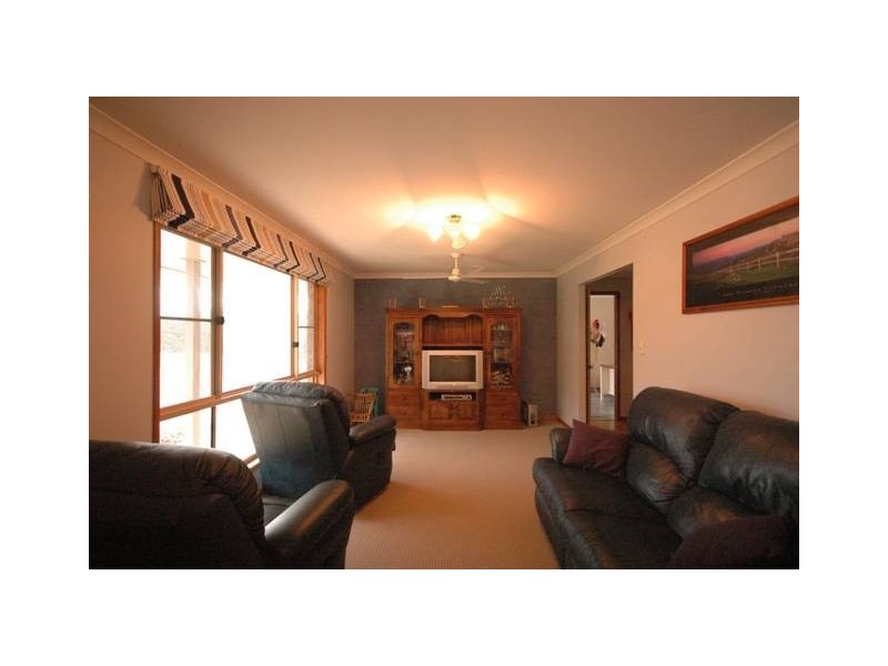 4 Boxtree Court, Mount Rascal QLD 4350