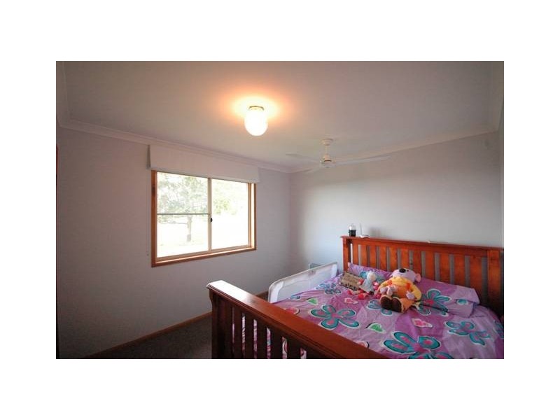 4 Boxtree Court, Mount Rascal QLD 4350