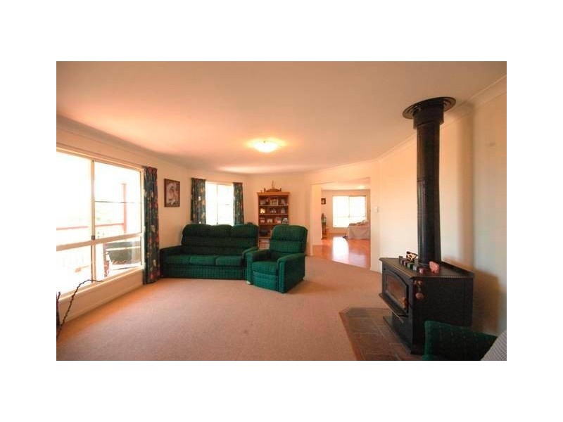 33 William Street, Cambooya QLD 4358