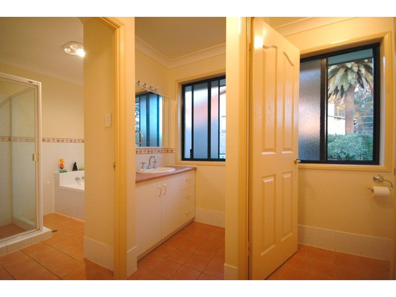 6 Spies Court, Mount Lofty QLD 4350