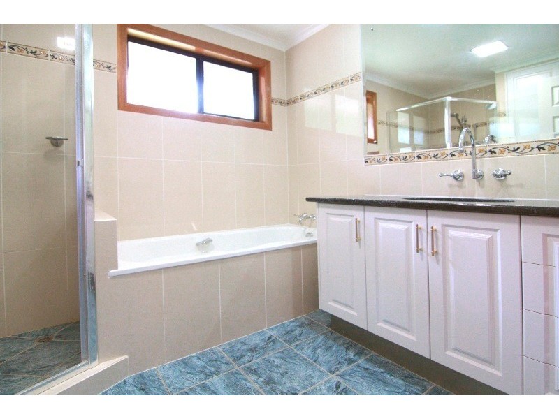 11 Culliford Drive, Middle Ridge QLD 4350