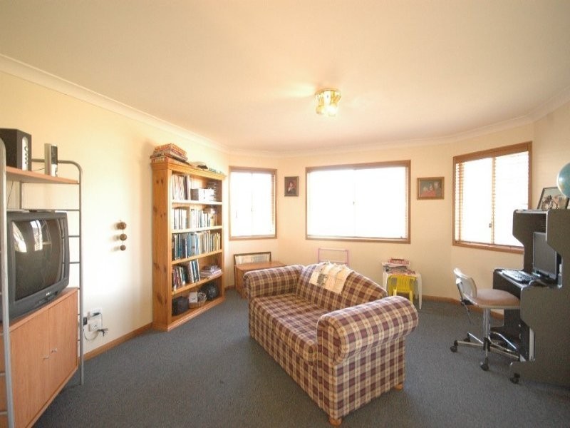 11 Carys Road, Glenvale QLD 4350
