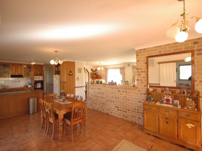 11 Carys Road, Glenvale QLD 4350