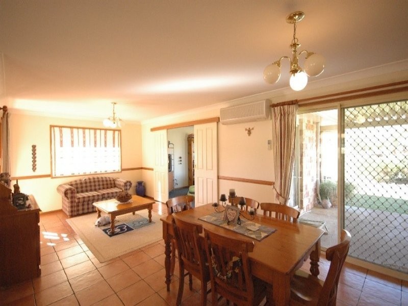 11 Carys Road, Glenvale QLD 4350