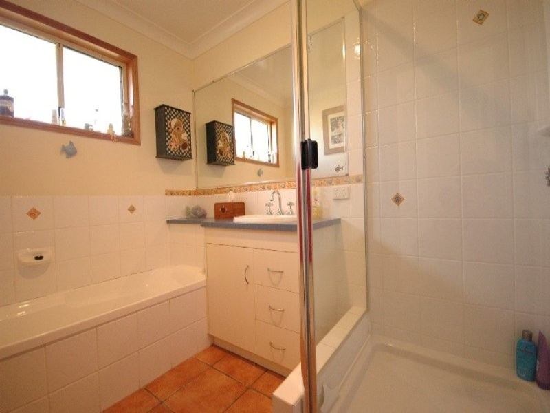 11 Carys Road, Glenvale QLD 4350