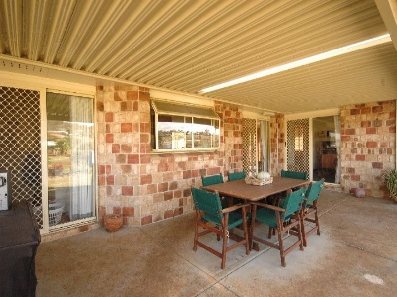 11 Carys Road, Glenvale QLD 4350