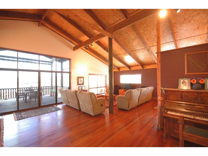 11 Hillview Court, Top Camp QLD 4350