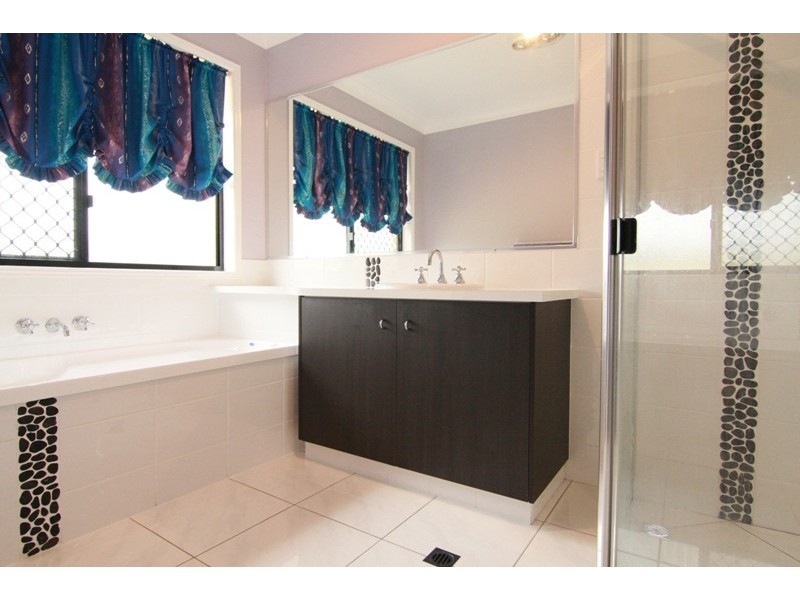 32 Pendoma Drive, Hodgson Vale QLD 4352