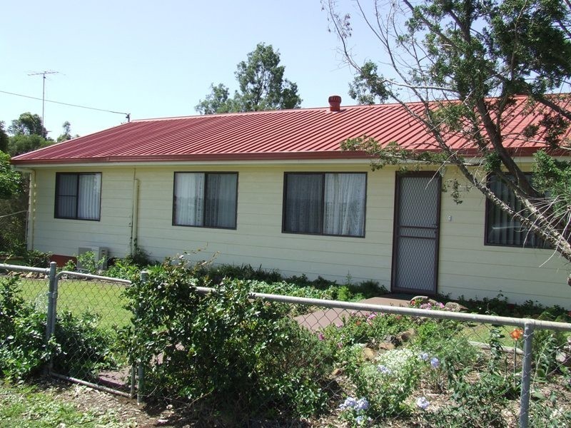 2 Fairfax Street, Cambooya QLD 4358