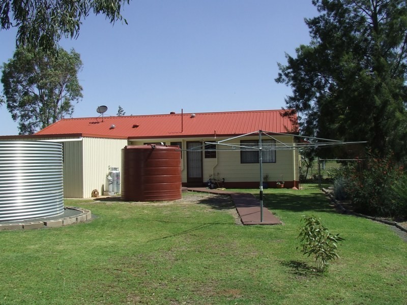 2 Fairfax Street, Cambooya QLD 4358