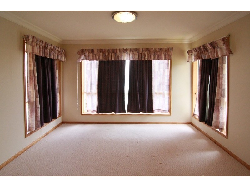 21 Scullin Street, Middle Ridge QLD 4350