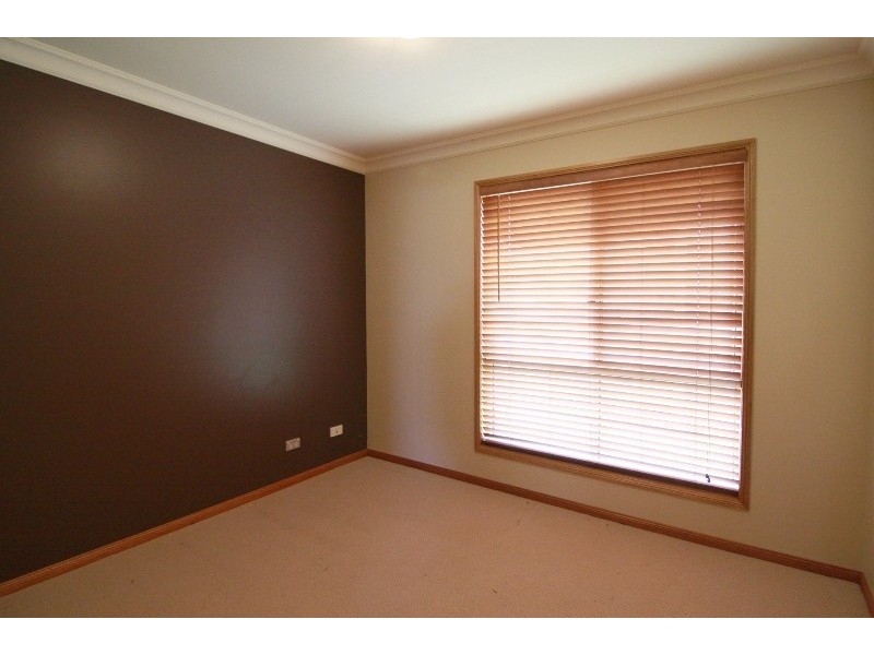 21 Scullin Street, Middle Ridge QLD 4350