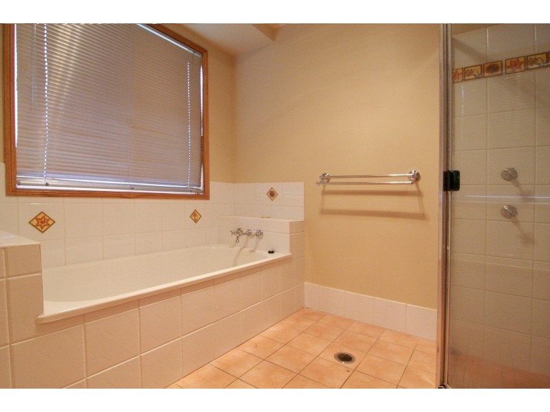 21 Scullin Street, Middle Ridge QLD 4350