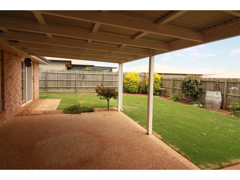 21 Scullin Street, Middle Ridge QLD 4350