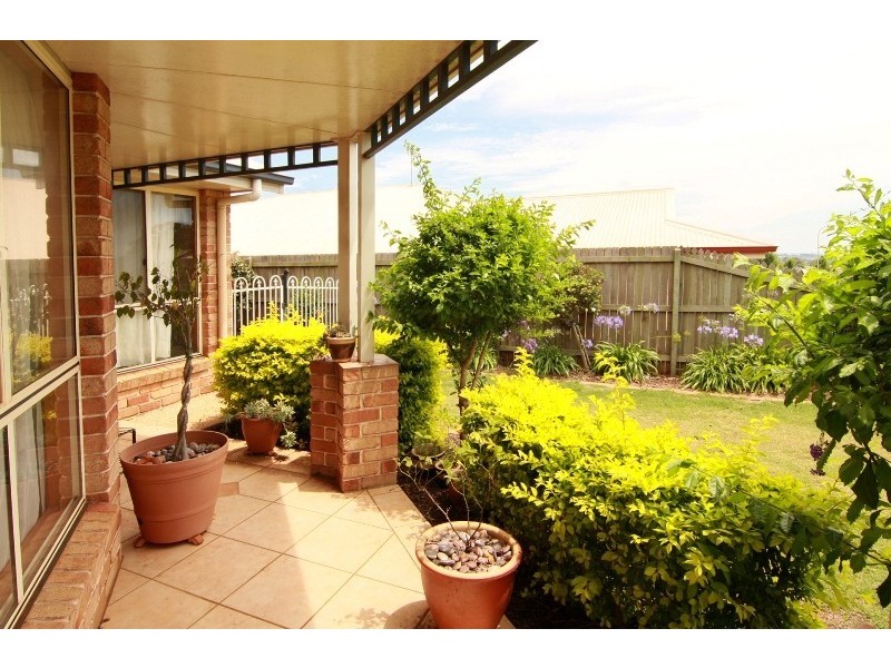 21 Scullin Street, Middle Ridge QLD 4350