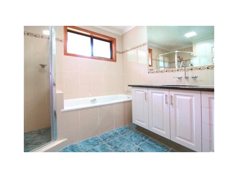 11 Culliford Drive, Middle Ridge QLD 4350