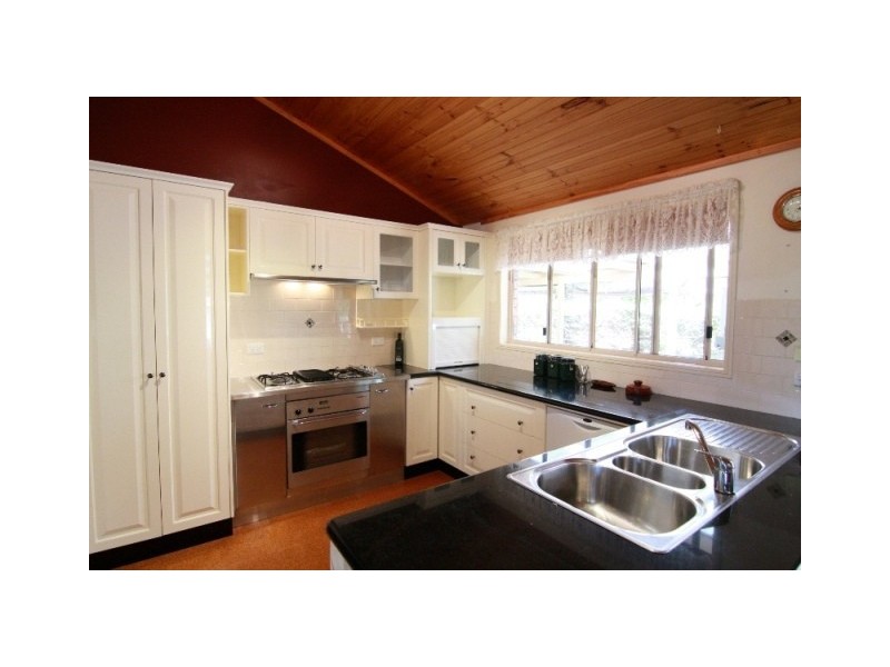 6 Hillsdale Crescent, Blue Mountain Heights QLD 4350