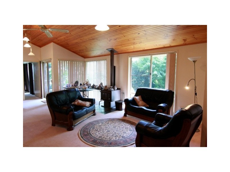 6 Hillsdale Crescent, Blue Mountain Heights QLD 4350