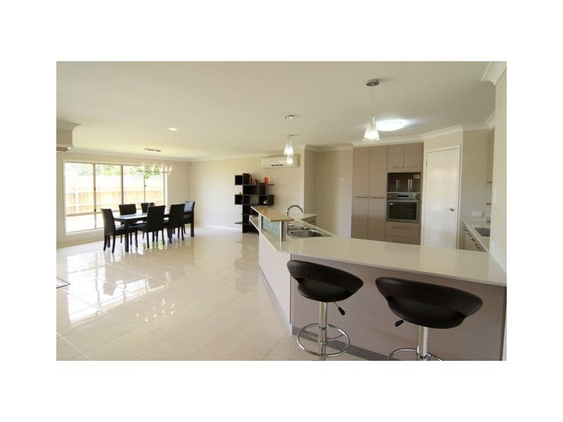 92 Spring Street, Middle Ridge QLD 4350