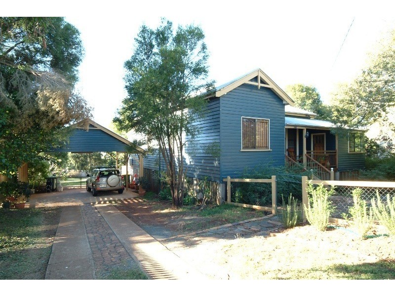 37 Cumming Street, North Toowoomba QLD 4350