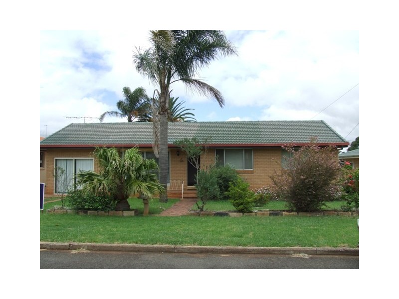 8 Lister Street, Harristown QLD 4350
