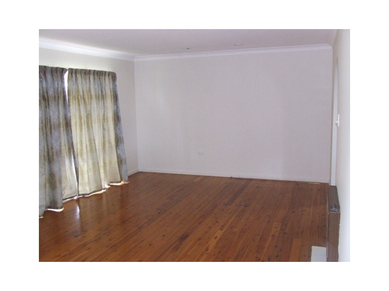 8 Lister Street, Harristown QLD 4350