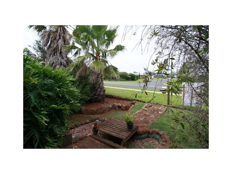 8a Traminer Drive, Wilsonton QLD 4350