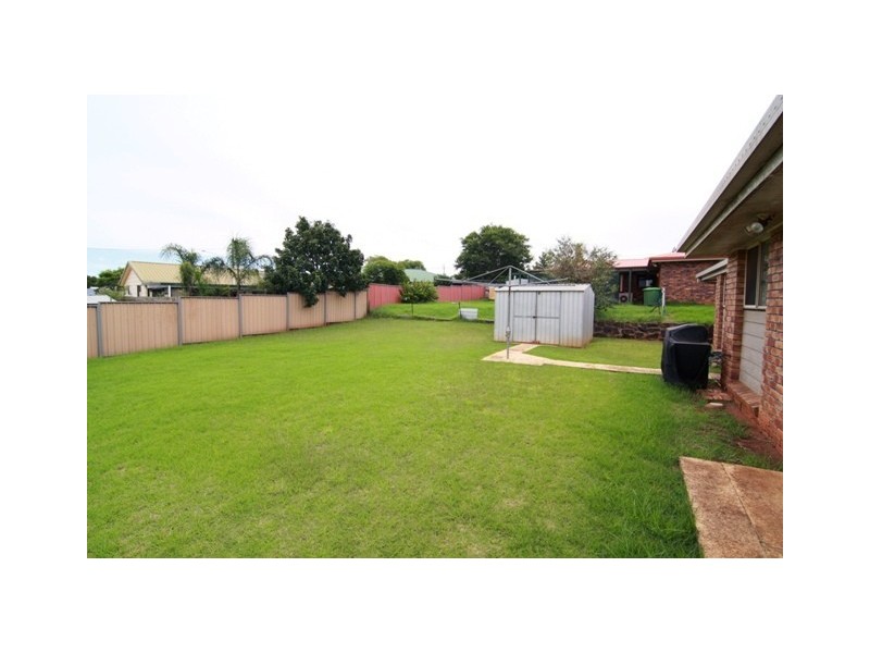 8a Traminer Drive, Wilsonton QLD 4350