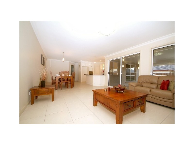 11 Beardsworth Court, Middle Ridge QLD 4350