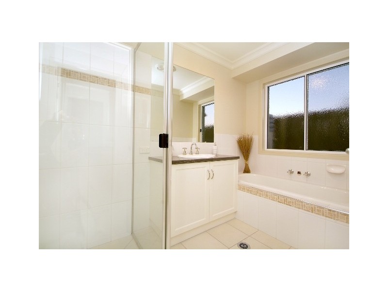 11 Beardsworth Court, Middle Ridge QLD 4350