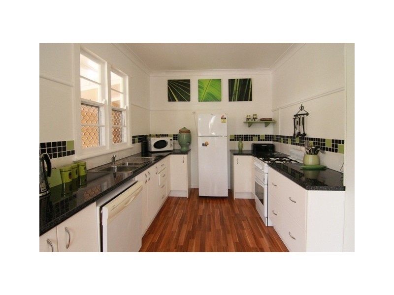 16 Llewellyn Street, Centenary Heights QLD 4350