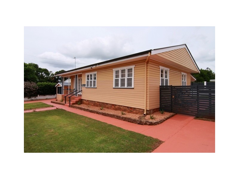 16 Llewellyn Street, Centenary Heights QLD 4350