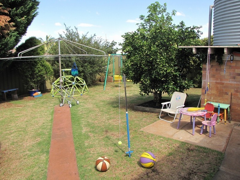 12 Barah Street, Rockville QLD 4350